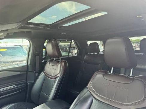 Used 2020 Ford Explorer Platinum w/ Premium Technology Package AWD/4WD image 23