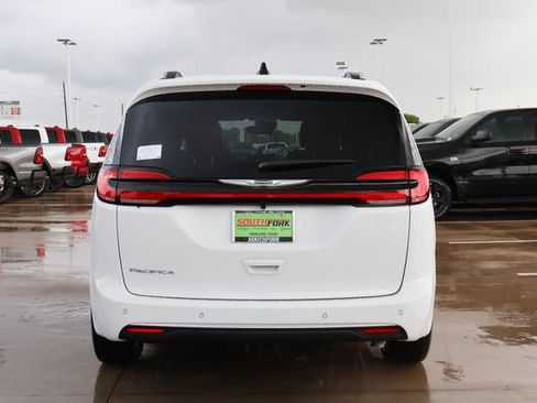 New 2026 Chrysler Pacifica Pinnacle image 5