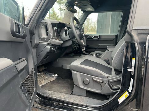 Used 2022 Ford Bronco Base 4D SUV image 9