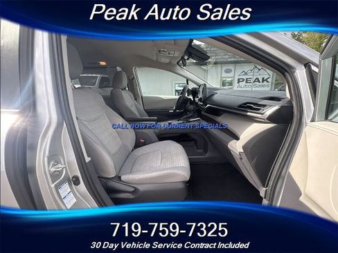 Used 2022 Toyota Sienna LE AWD/4WD image 33