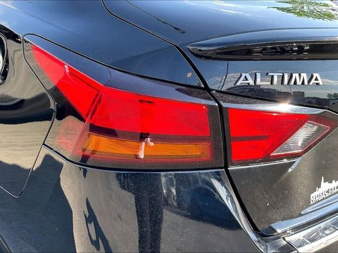Used 2023 Nissan Altima 2.5 SR FWD image 25