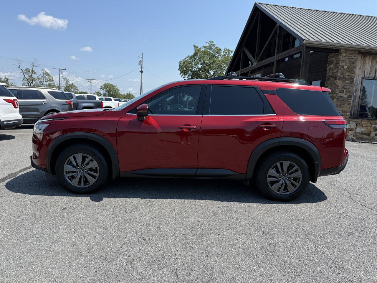Used 2022 Nissan Pathfinder SV AWD/4WD image 3