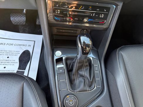 Used 2023 Volkswagen Tiguan SE AWD/4WD image 15