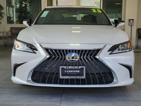 Certified 2025 Lexus ES 300h w/ Premium Package image 9