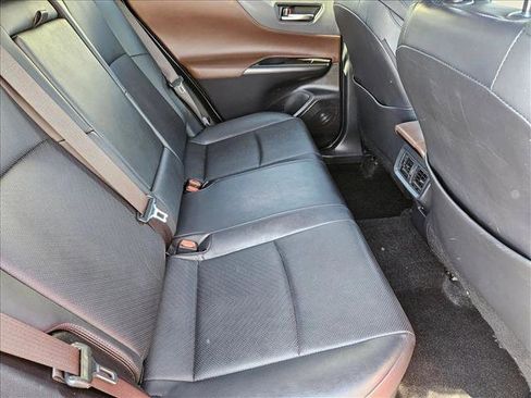 Used 2021 Toyota Venza Limited image 19