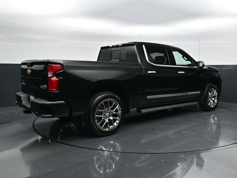 Used 2025 Chevrolet Silverado 1500 High Country AWD/4WD image 2