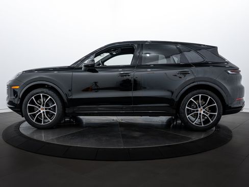 Certified 2026 Porsche Cayenne image 2
