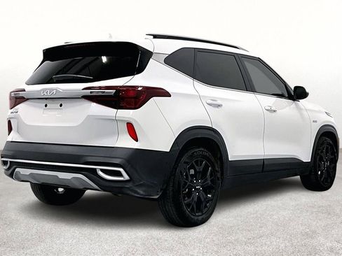 Used 2022 Kia Seltos EX image 2