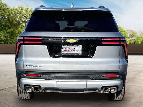 Used 2025 Chevrolet Traverse LT FWD image 5