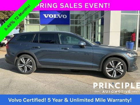Certified 2025 Volvo V60 B5 Cross Country Plus image 7