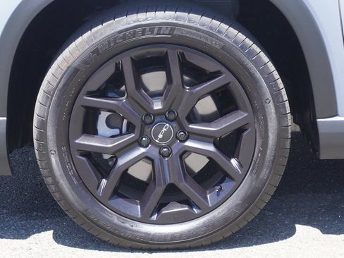 Used 2025 Honda Pilot Touring image 4