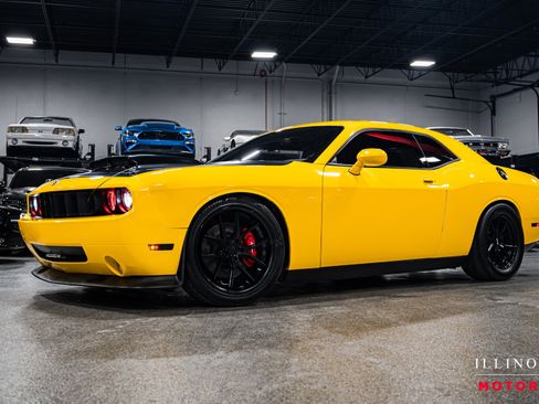 Used 2010 Dodge Challenger SRT8 w/ Special Edition Group image 1