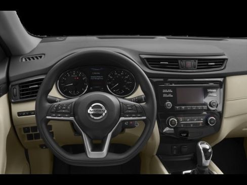 Used 2017 Nissan Rogue SV image 4