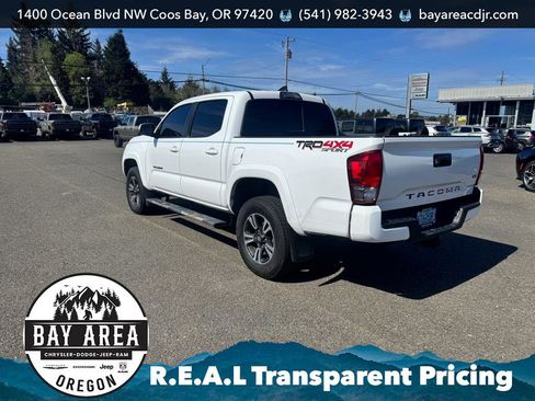 Used 2017 Toyota Tacoma 4x4 Double Cab image 4