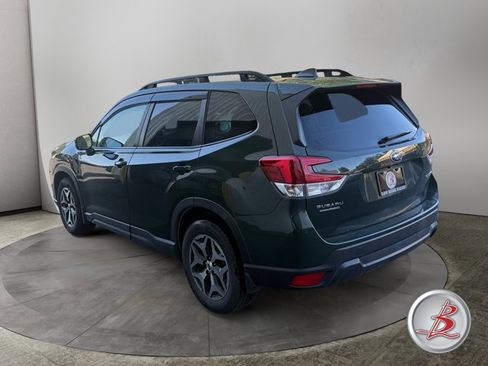 Used 2023 Subaru Forester Premium AWD/4WD image 3