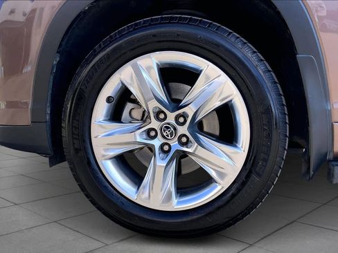 Used 2017 Toyota Highlander Limited image 10