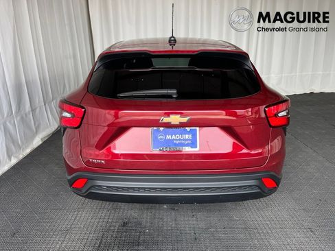 Used 2024 Chevrolet Trax LS w/ LS Convenience Package FWD image 27