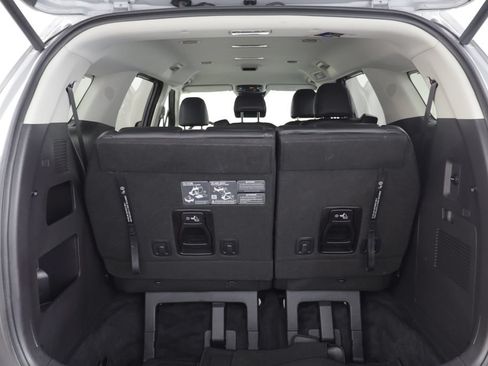 Used 2025 Kia Carnival EX FWD image 19