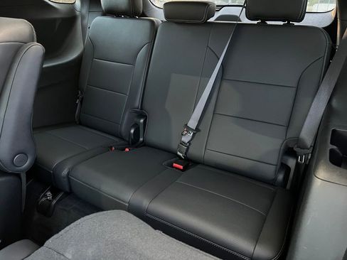 Used 2025 Chevrolet Traverse LT image 15