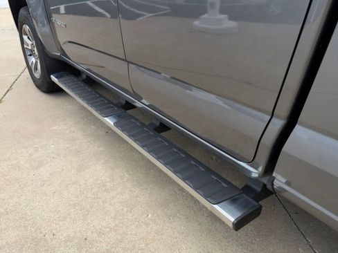 Used 2018 Chevrolet Colorado Z71 AWD/4WD image 12