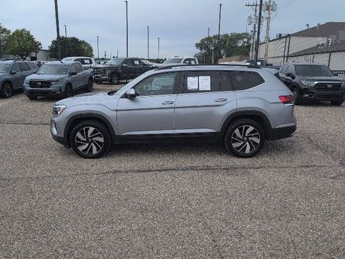 Used 2024 Volkswagen Atlas SE AWD/4WD image 2