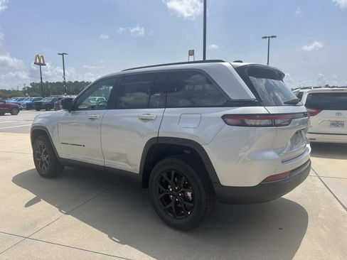 New 2026 Jeep Grand Cherokee Altitude RWD image 5