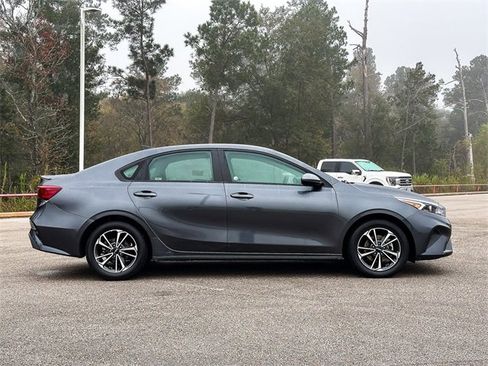 Used 2024 Kia Forte LXS image 9