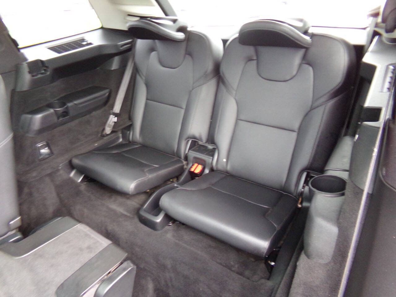 Used 2016 Volvo XC90 T6 Momentum w/ Momentum Plus Package AWD/4WD image 12