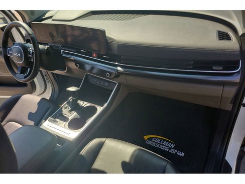 Used 2025 Kia Carnival FWD image 27