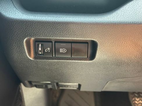 Used 2025 Toyota RAV4 XLE FWD image 21