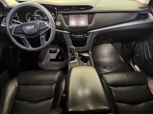 Used 2018 Cadillac XT5 Luxury w/ Driver Awareness Package FWD image 11
