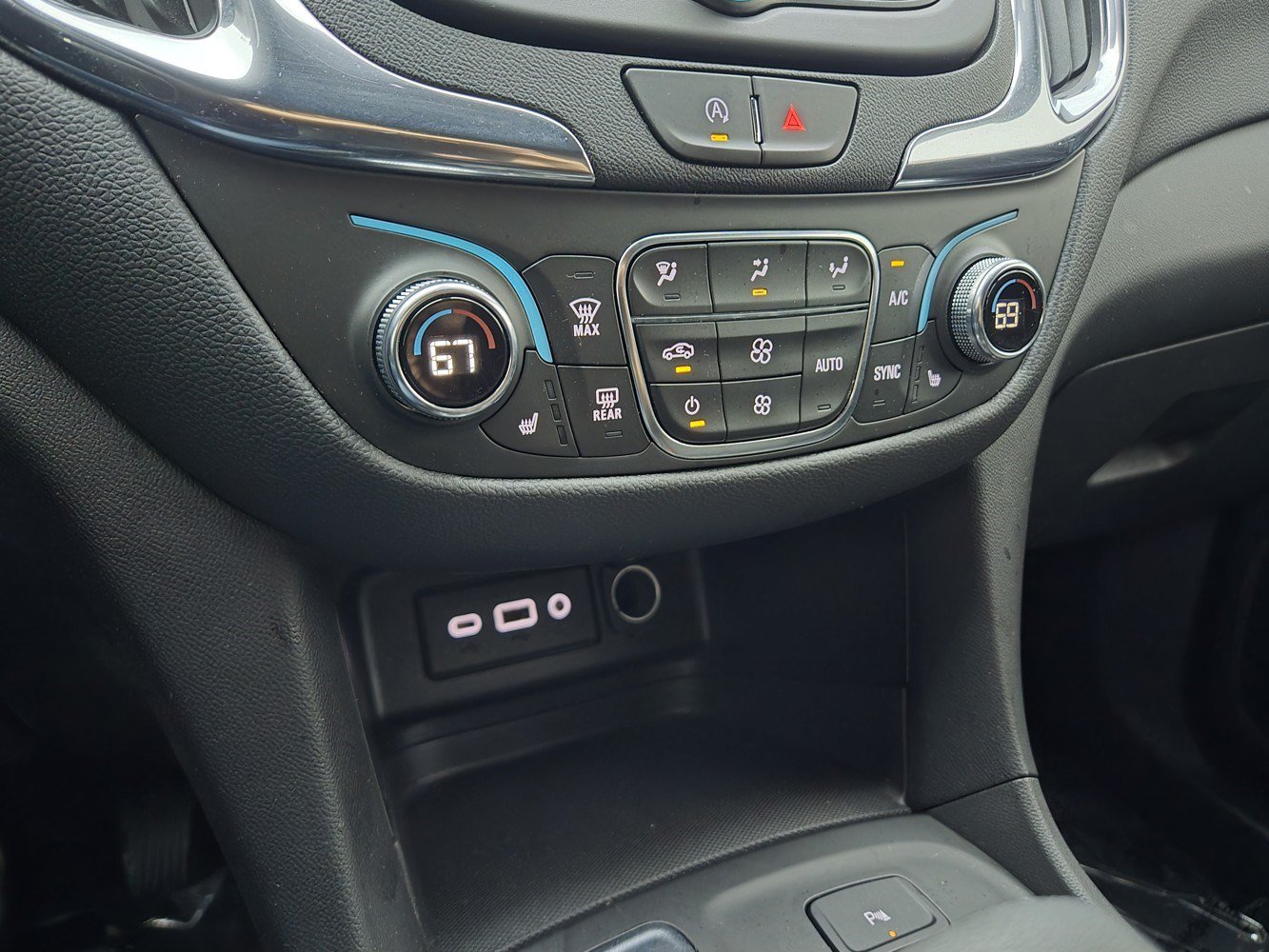 Used 2023 Chevrolet Equinox LT w/ Driver Convenience Package AWD/4WD image 10