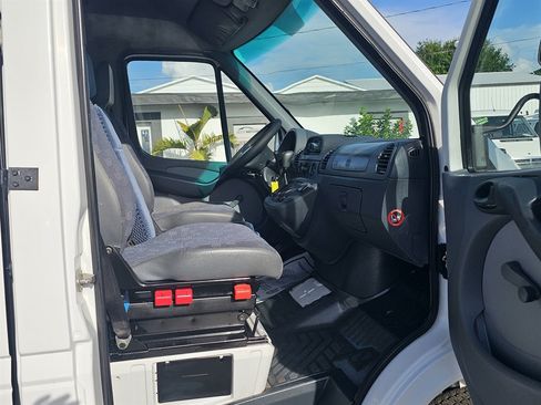 Used 2005 Dodge Sprinter 3500 w/ Cargo Group I RWD image 14