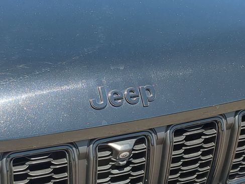 Used 2023 Jeep Grand Cherokee Limited w/ Luxury Tech Group II AWD/4WD image 12