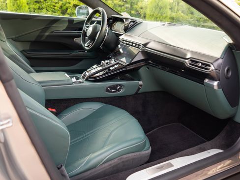 Used 2025 Aston Martin V8 Vantage Coupe image 21