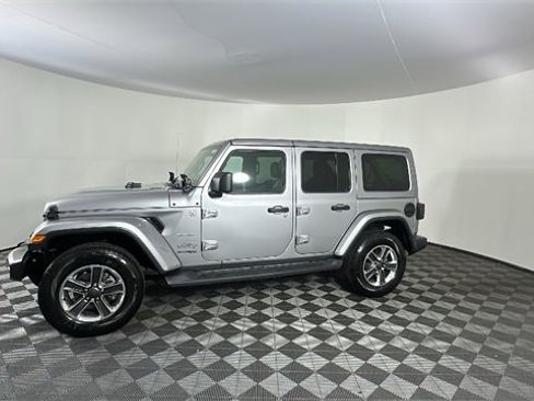 Used 2018 Jeep Wrangler Unlimited Sahara image 4