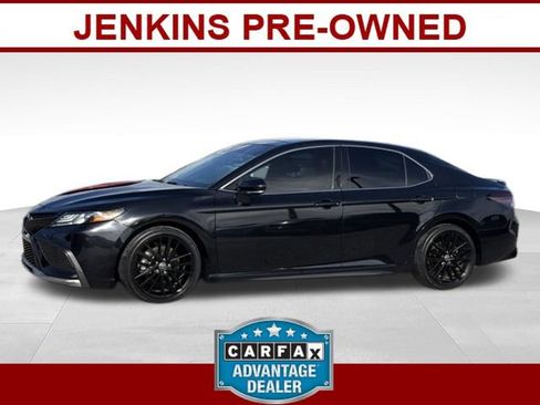 Used 2022 Toyota Camry XSE FWD image 1