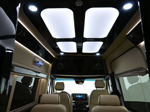 Used 2020 Mercedes-Benz Sprinter 2500 image 31