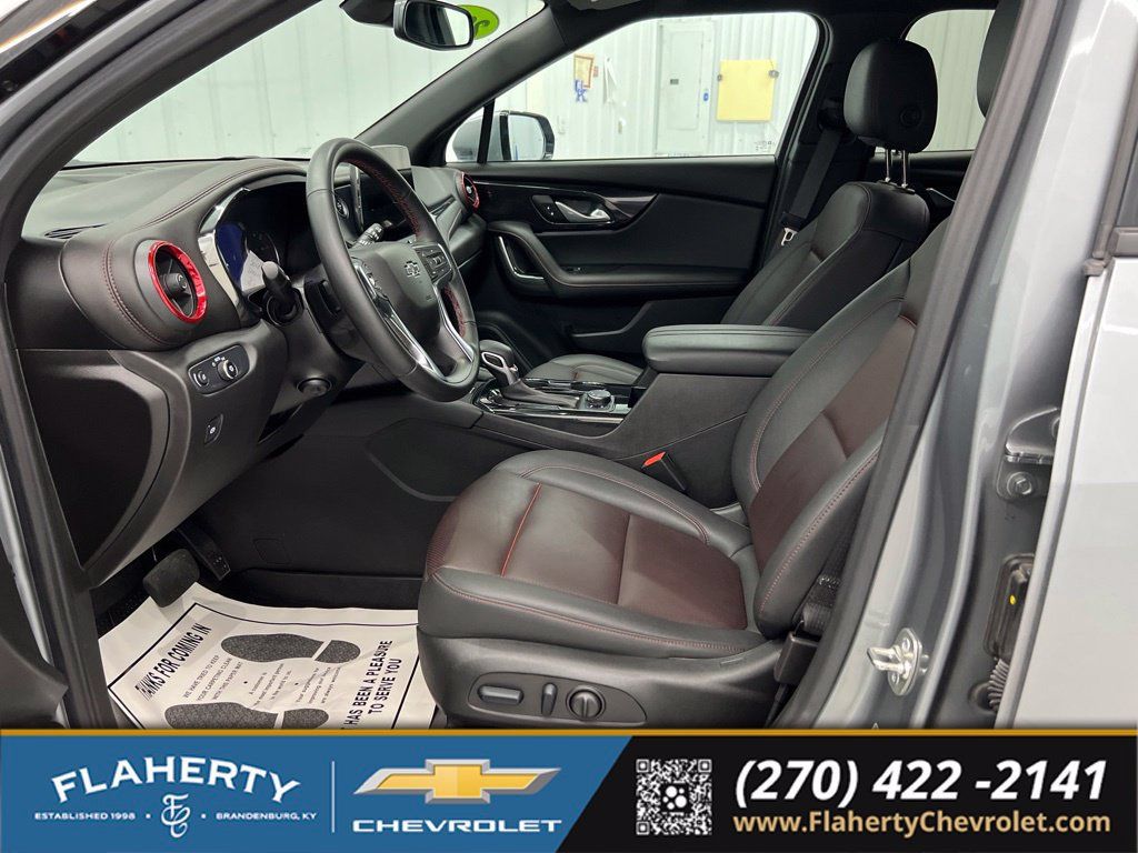 Used 2025 Chevrolet Blazer RS w/ Enhanced Convenience Package FWD image 9