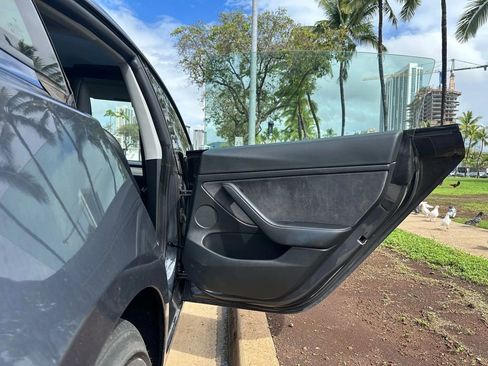 Used 2021 Tesla Model 3 Performance image 16