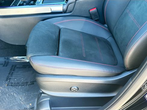 Used 2025 Mercedes-Benz GLB 35 AMG 4MATIC image 18