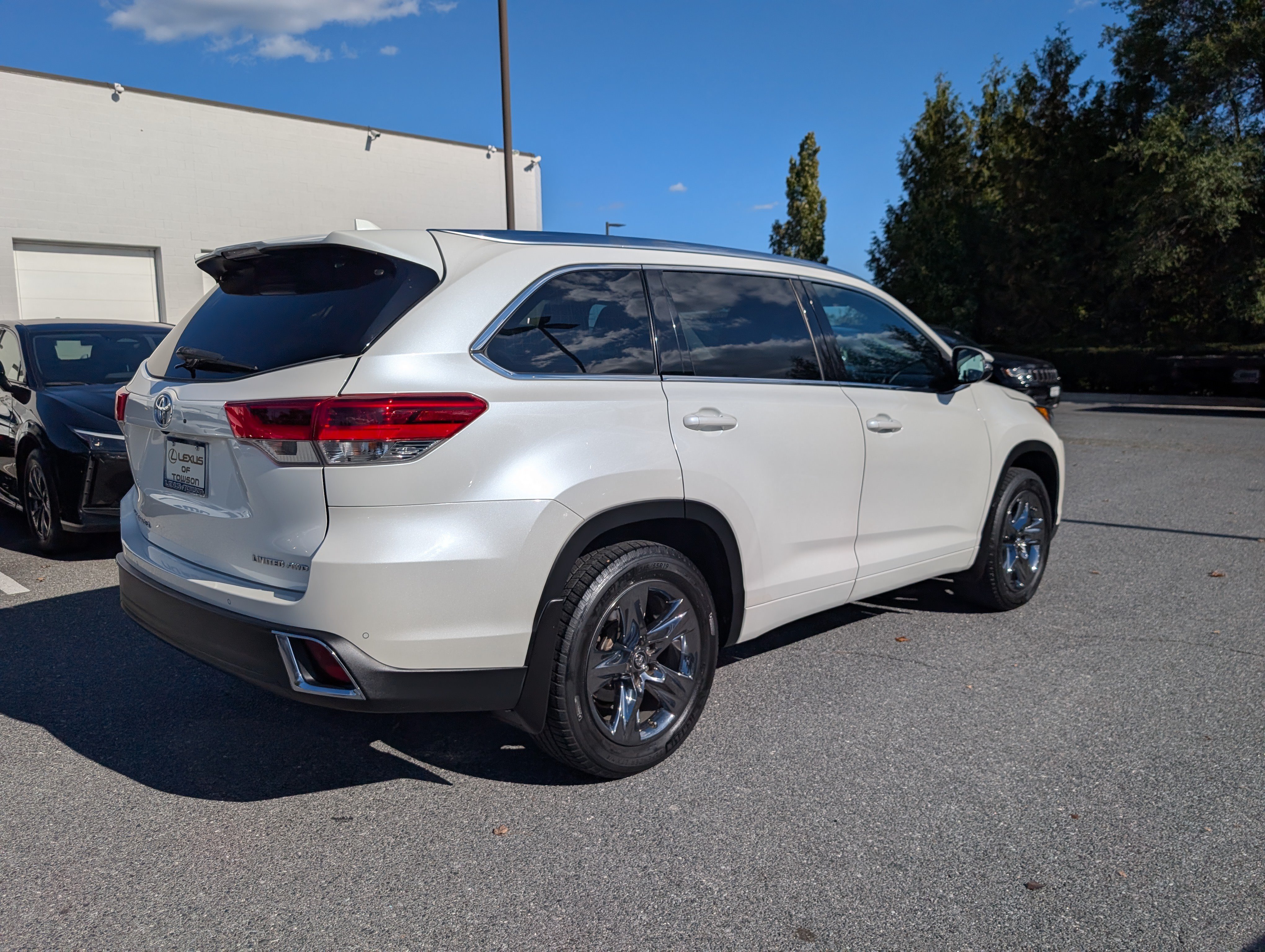 Used 2017 Toyota Highlander Limited Platinum w/ Carpet Mat Package AWD/4WD image 3