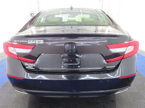 Used 2018 Honda Accord Touring image 11