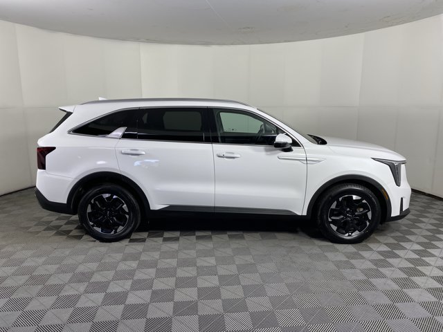 Used 2025 Kia Sorento S FWD image 7