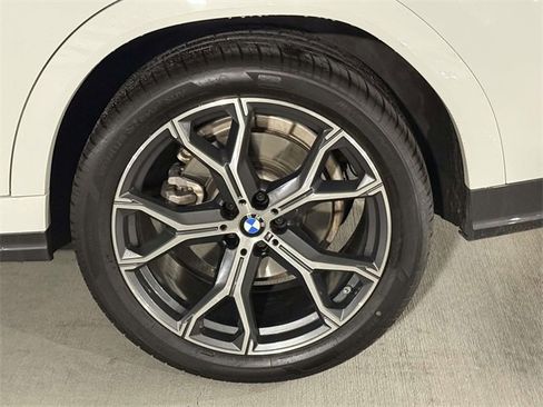 Used 2021 BMW X6 xDrive40i w/ M Sport Package image 12