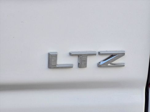 Used 2022 Chevrolet Silverado 1500 LTZ w/ LTZ Premium Package AWD/4WD image 12