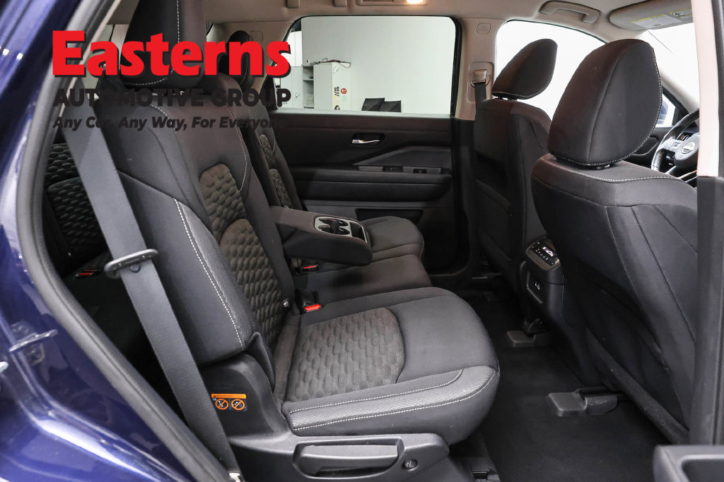 Used 2022 Nissan Pathfinder SV AWD/4WD image 24