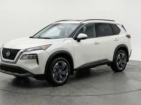 Used 2025 Nissan Rogue SV AWD/4WD image 3