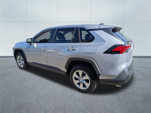 Used 2022 Toyota RAV4 LE image 5