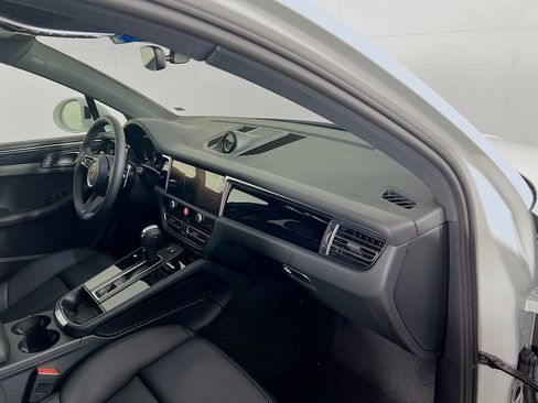Certified 2026 Porsche Macan AWD/4WD image 31